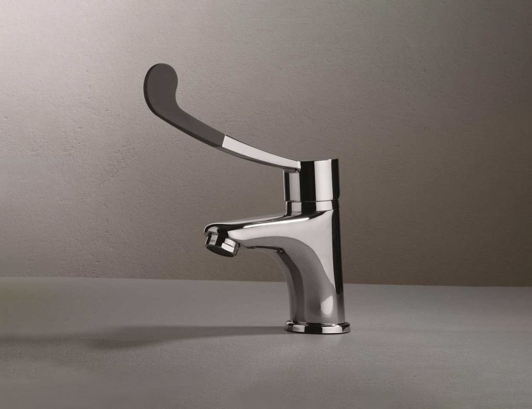 42CR205L_ambiente2 Grifo de lavabo con maneta medica gerontológica Paini Creta, Cromo