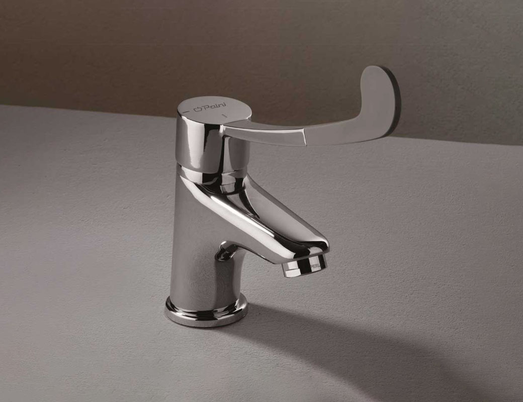 42CR205L_ambiente3 Grifo de lavabo con maneta medica gerontológica Paini Creta, Cromo